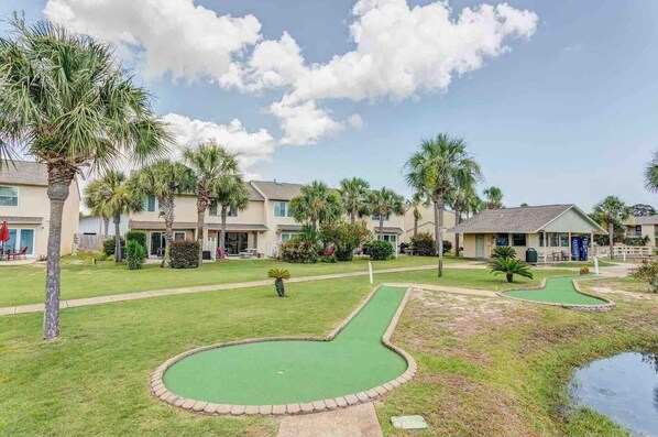 Property grounds - Ultimate Family Beach House~Close to pool & beach! (Panama City)