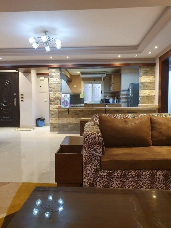 TV - Charming 3-Bed Apartment in New Cairo City (New Cairo City)