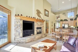 Platt-tv och eldstad