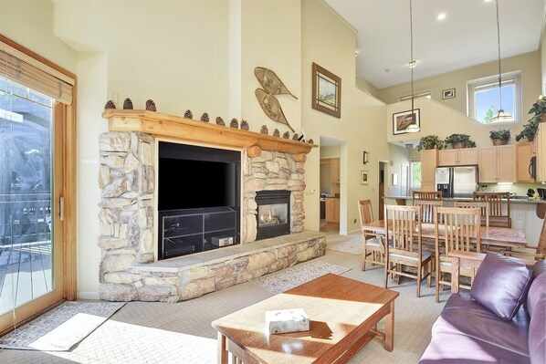 Flat-screen TV, fireplace