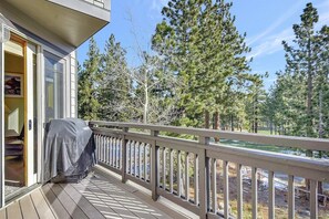 Property grounds - Mammoth Green 213: Pet Friendly, Walking to Eagle (Mammoth Lakes)