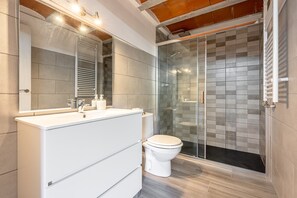 Shower, towels