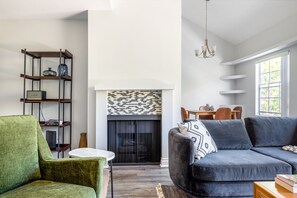 TV, fireplace, stereo