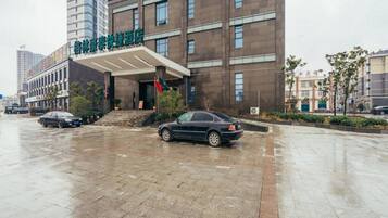 المنشأة من الخارج