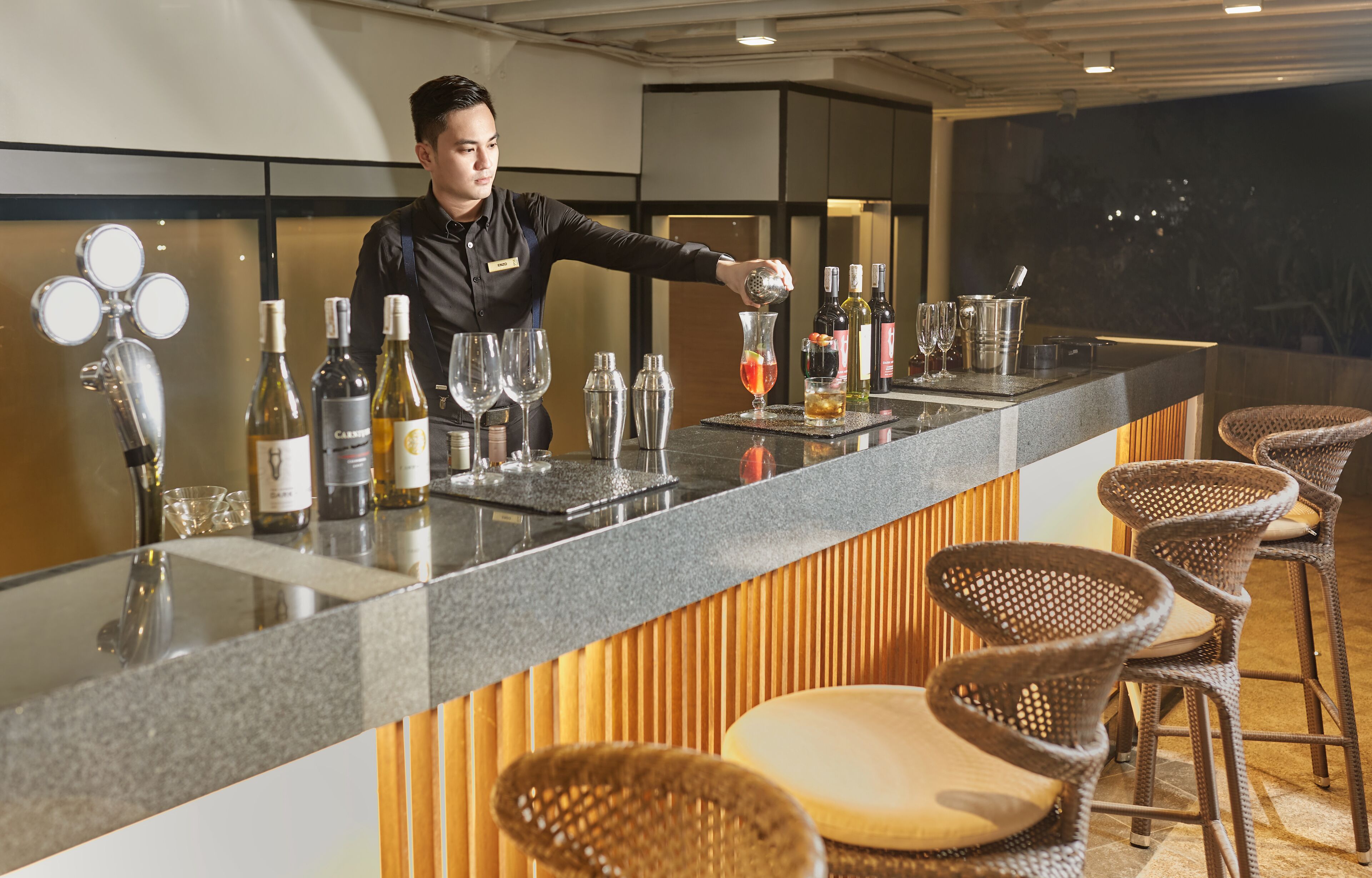Poolside bar