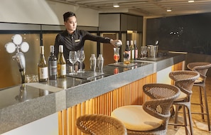 Poolside bar - Kingsford Hotel Manila Bay (Parañaque)