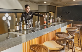 Bar junto a la piscina