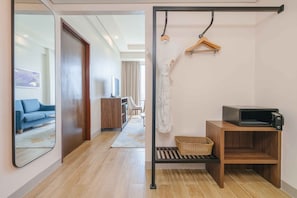 1 bedroom, in-room safe, desk, laptop workspace