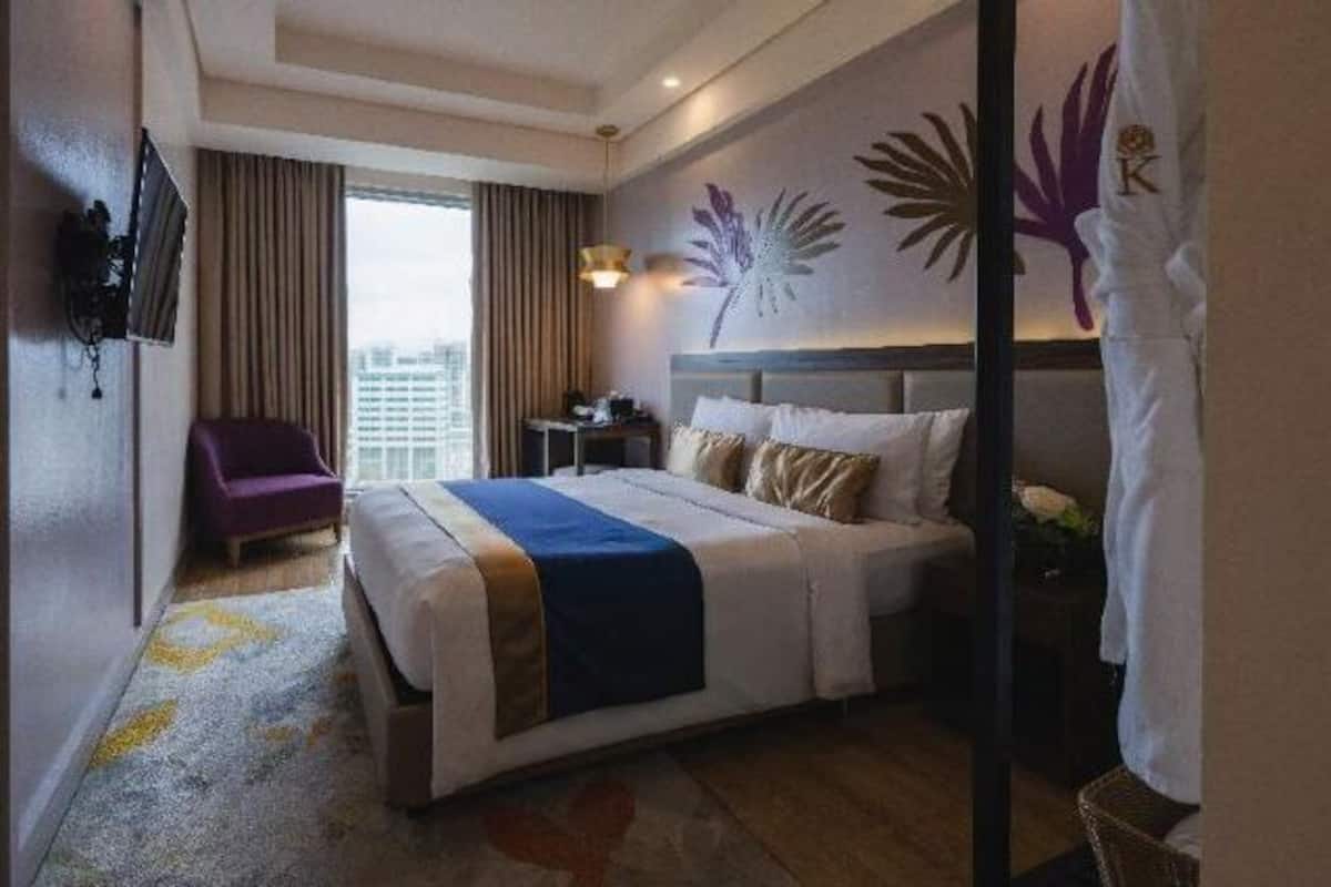 In-room safe, desk, laptop workspace, blackout drapes