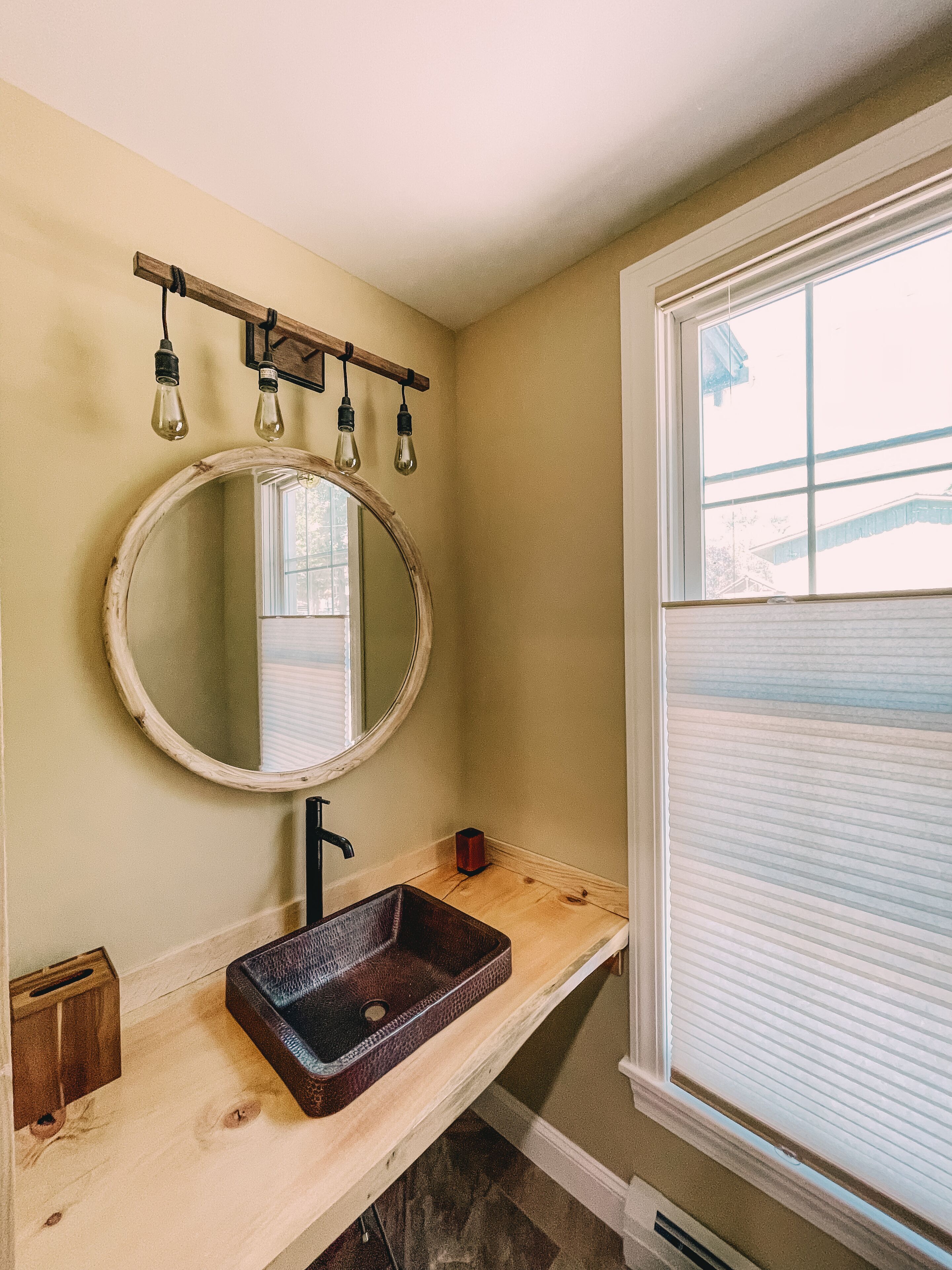 Luxury Apt, 5 Mins From Track/Skidmore/Downtown