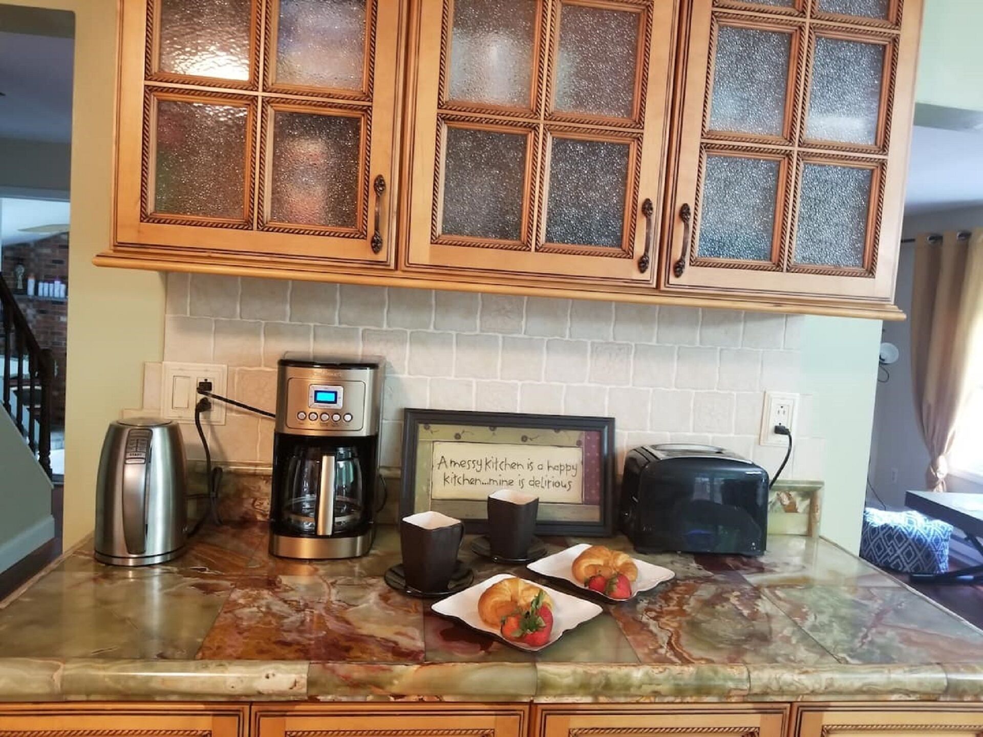 Indoor hot tub, 5 lakes and 2 pools, ski and water resorts, gated community