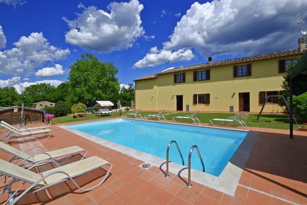 The pool and the house