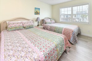 4 bedrooms, WiFi - Sea Dreams   - Unit 1 (Surfside Beach)