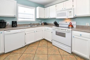 Fridge, coffee/tea maker