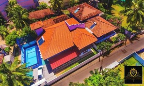 Fachada de la propiedad