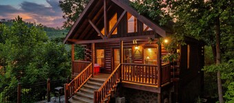 Indoor Heated POOL, A+ Location, 300MB WIFI, Arcade, Sauna, Views, Hot Tub