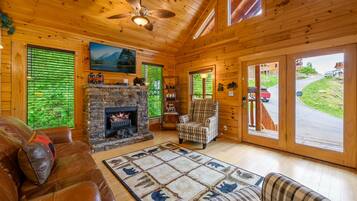 Smart-tv, eldstad och tv-spel