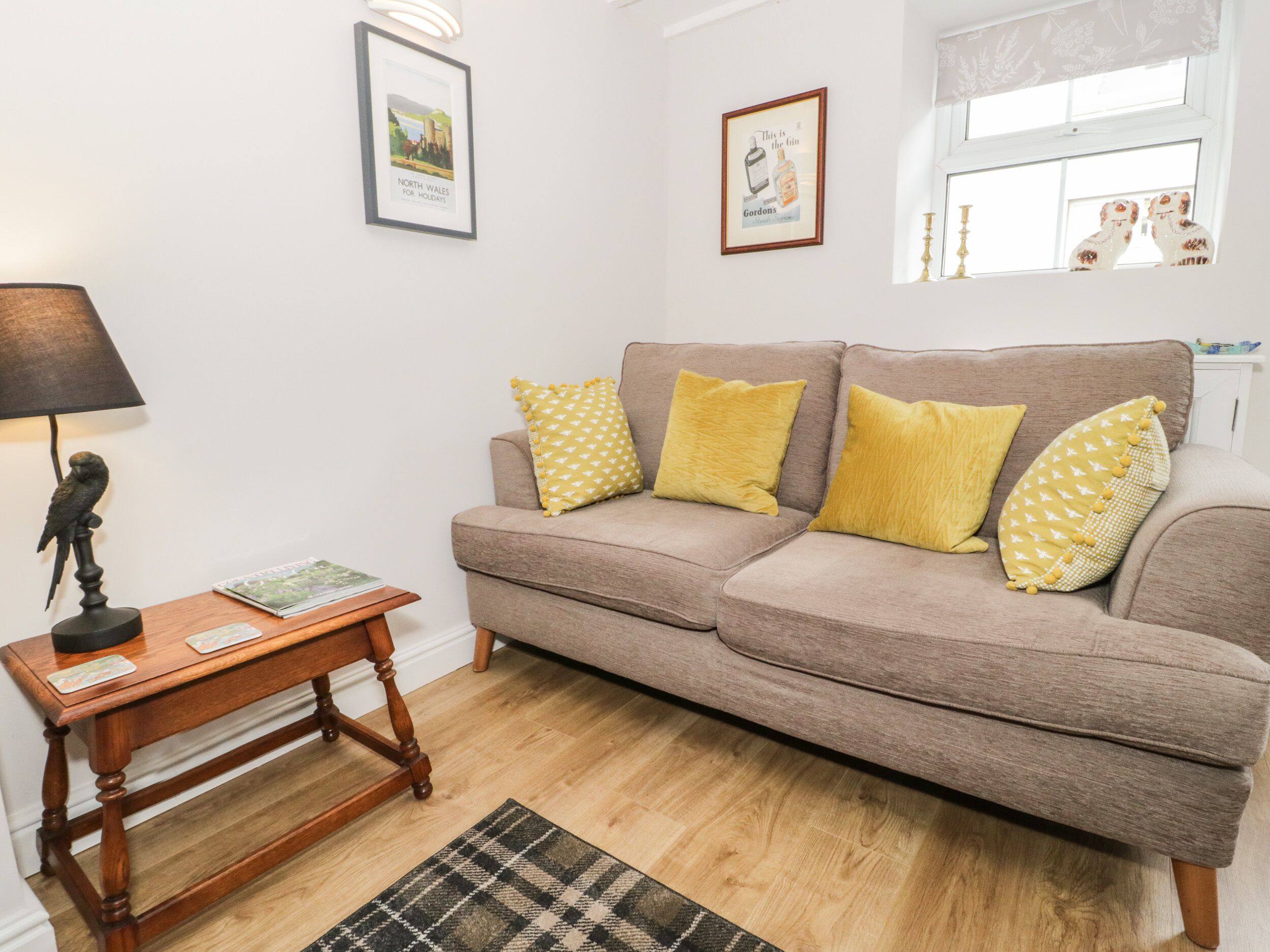 MARLIN COTTAGE, romantic, character holiday cottage in Conwy