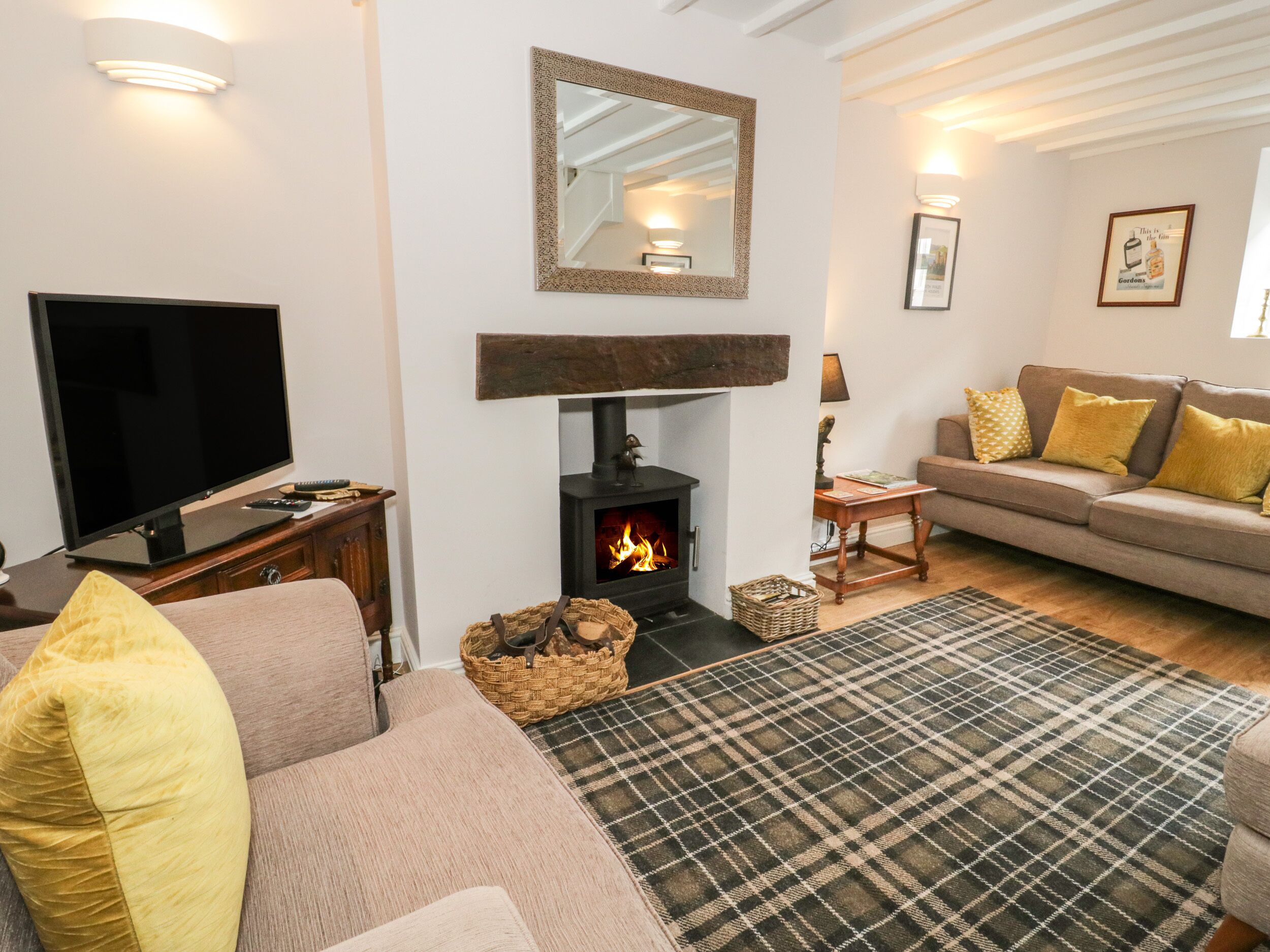 MARLIN COTTAGE, romantic, character holiday cottage in Conwy