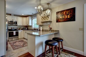 冰箱、微波炉、烤箱、炉灶