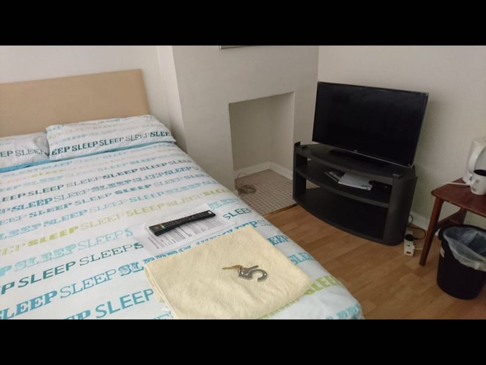1 habitación, tabla de planchar con plancha, internet y ropa de cama 
