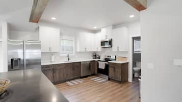 Frigorífic, microones, forn i placa de cuina