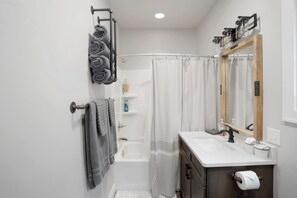 Combined shower/tub, hair dryer, towels, soap - Newly Re-Finished 2 bed, 1 bath close to downtown (Sheridan)