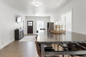 Dining - Newly Re-Finished 2 bed, 1 bath close to downtown (Sheridan)