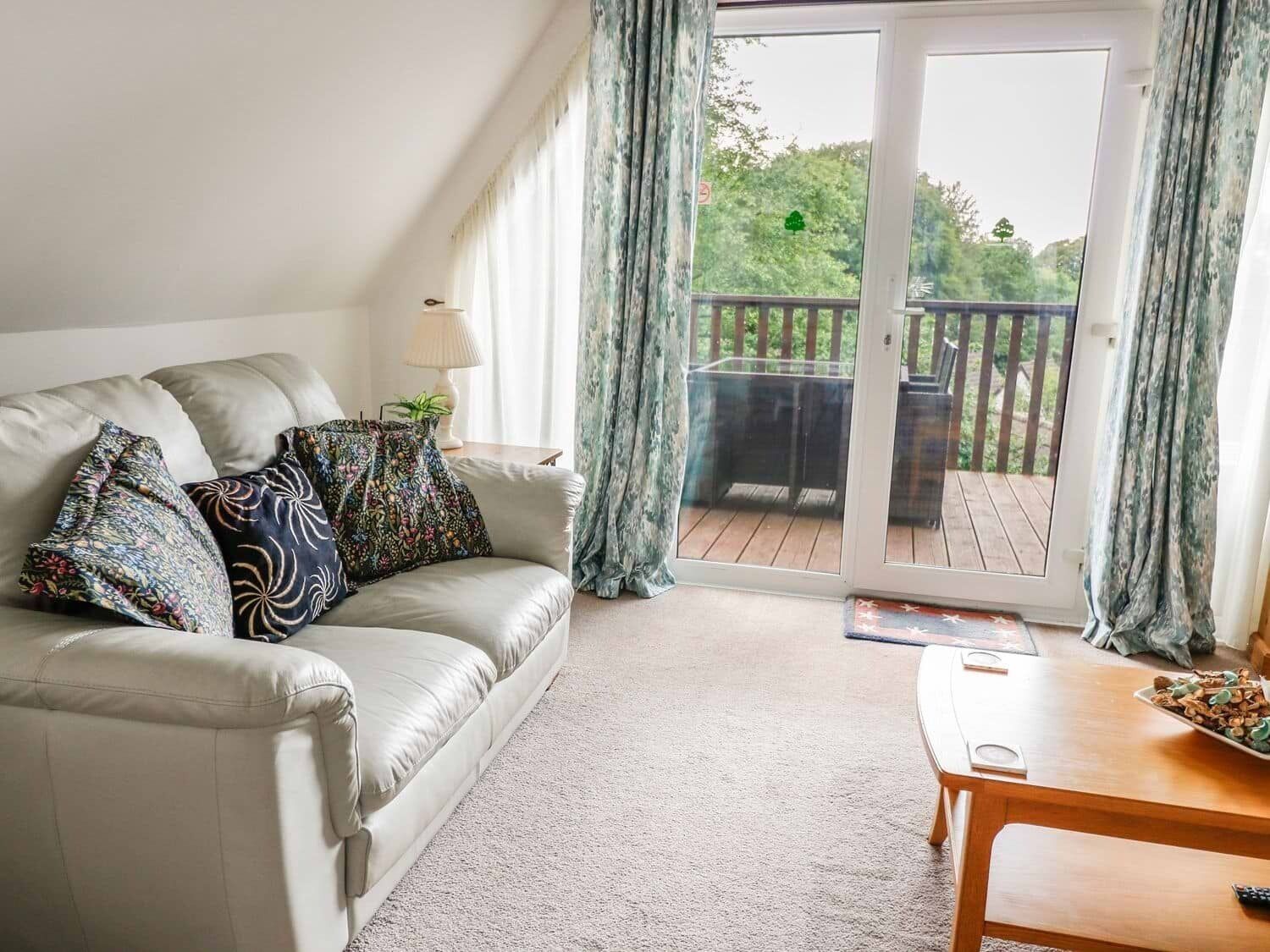 19 HONICOMBE PARK, pet friendly, with pool in Drakewalls