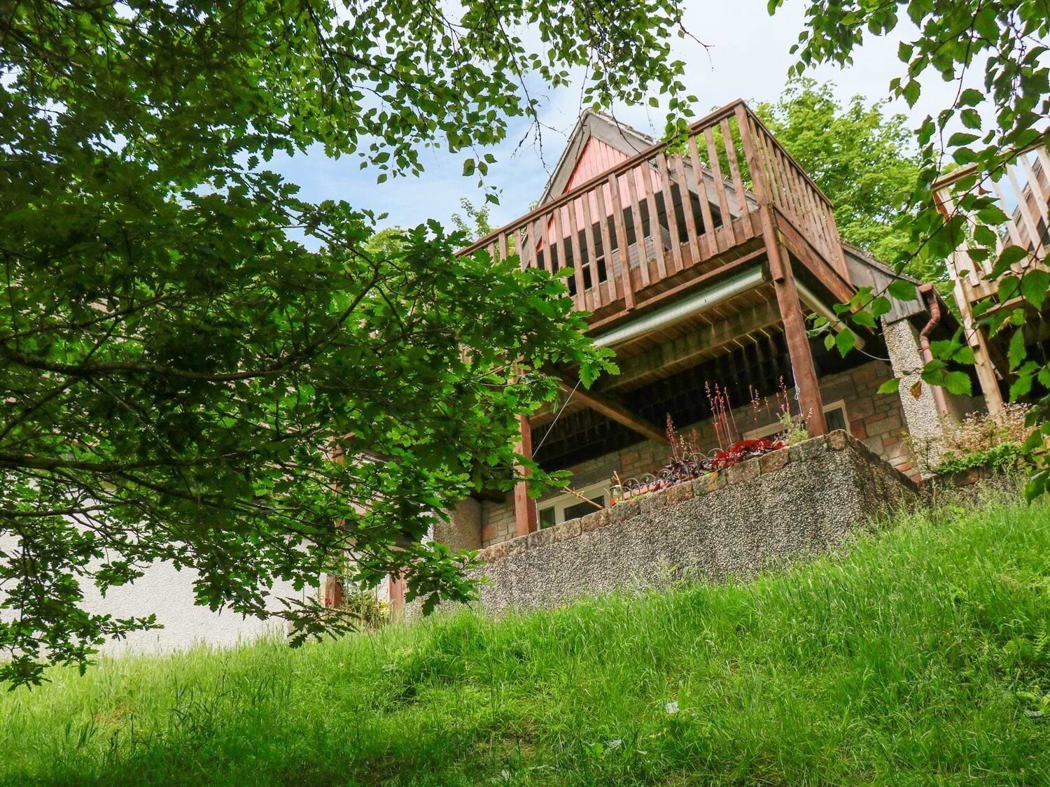 19 HONICOMBE PARK, pet friendly, with pool in Drakewalls