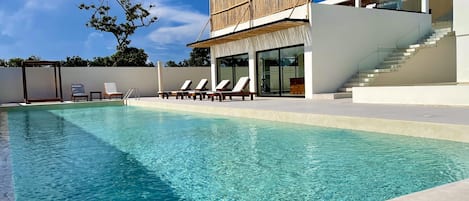 Alberca de natación o entrenamiento