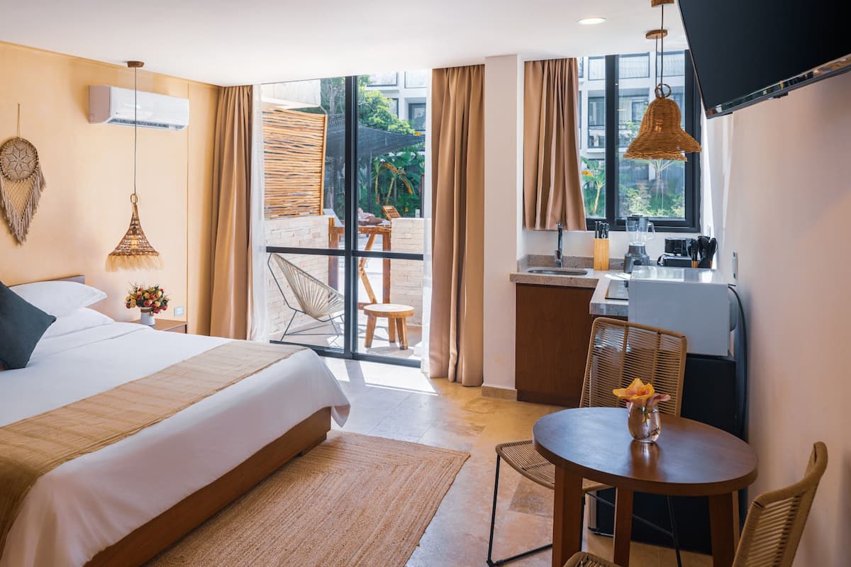 Signature Studio Private Plunge Pool | 1 bedroom, hypo-allergenic bedding, down comforters, in-room safe