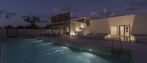 Exercise/lap pool