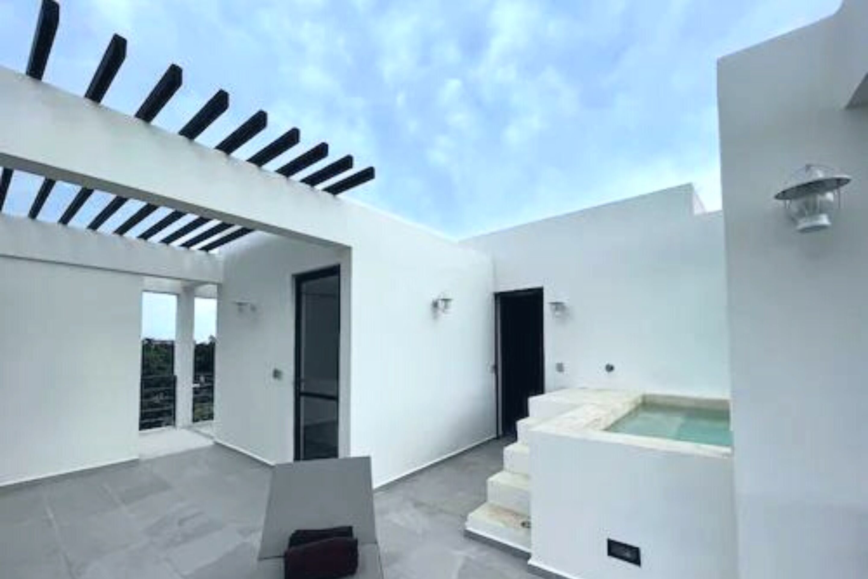 deluxe penthouse apartment with rooftop pool | terrace/patio