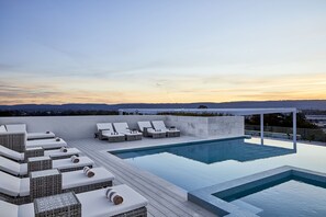 Outdoor pool, open 7:00 AM to 6:00 PM, pool umbrellas, sun loungers - Astina Suites (Penrith)