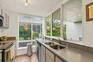 Fridge, microwave, oven, stovetop - Fall Sale! Sanctuary to Launch Your Kauai Adventure- No resort or parking fees! (Princeville)