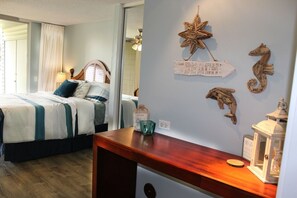 1 bedroom, desk, iron/ironing board, travel crib - Fall Sale! Sanctuary to Launch Your Kauai Adventure- No resort or parking fees! (Princeville)