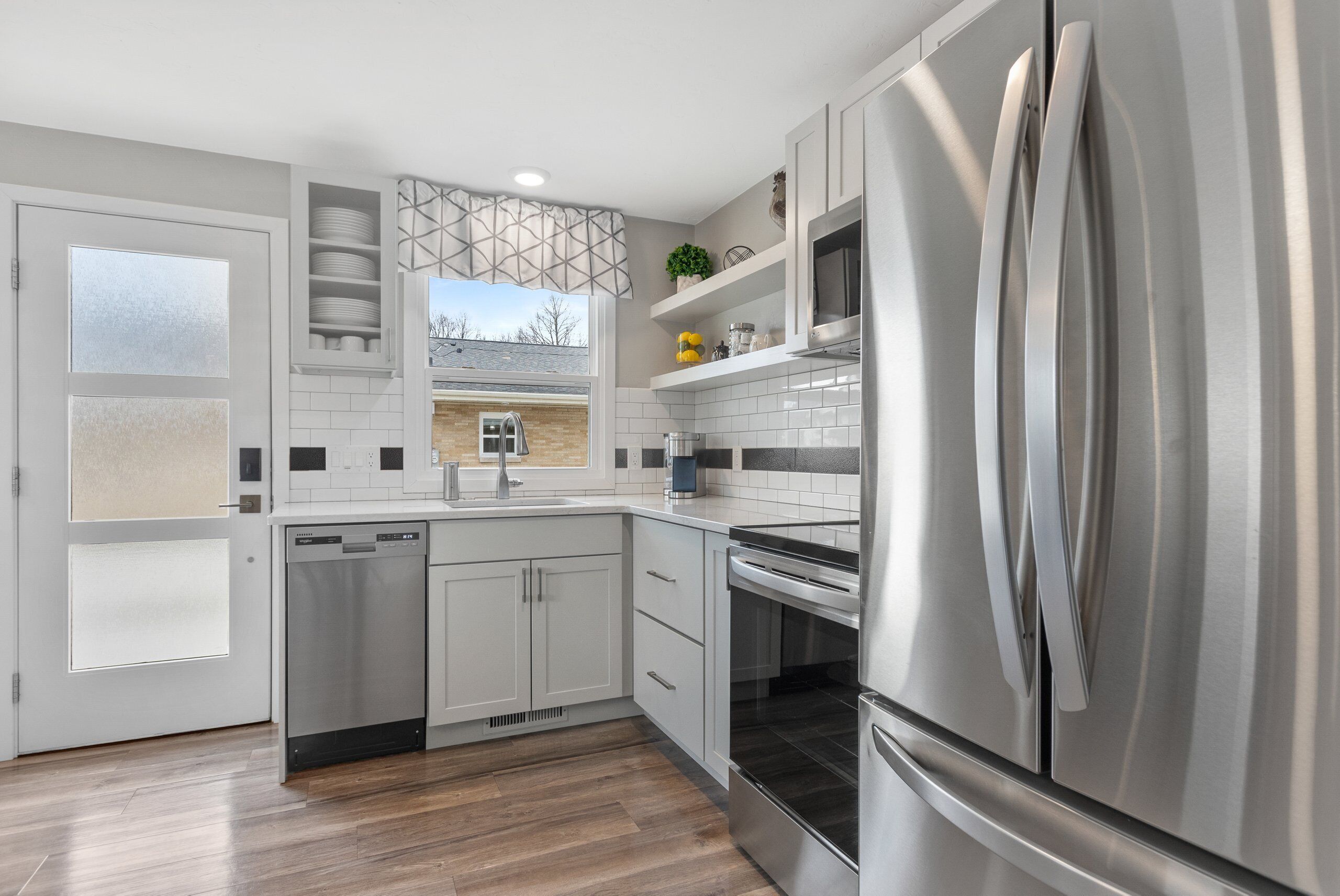 Super Clean & What a Lambeau View!! 1216