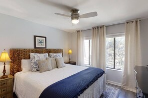 2 bedrooms, iron/ironing board, WiFi - Spa on Port Royal-Waterfront Complex, Beach Access, Gated Community w/Great Amenities, Tennis, Pools (Hilton Head Island)