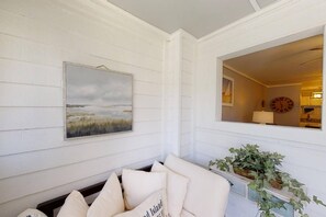 Interior - Spa on Port Royal-Waterfront Complex, Beach Access, Gated Community w/Great Amenities, Tennis, Pools (Hilton Head Island)