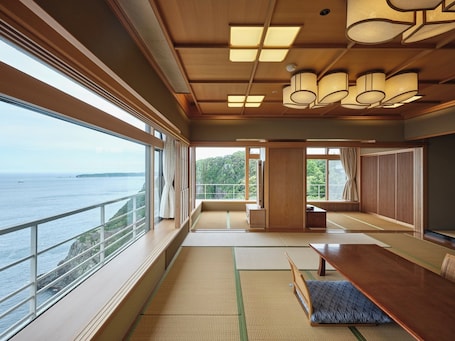 Traditional Room, Non Smoking (Sanjokan Executive Suite) | In-room safe. Hotel Urashima