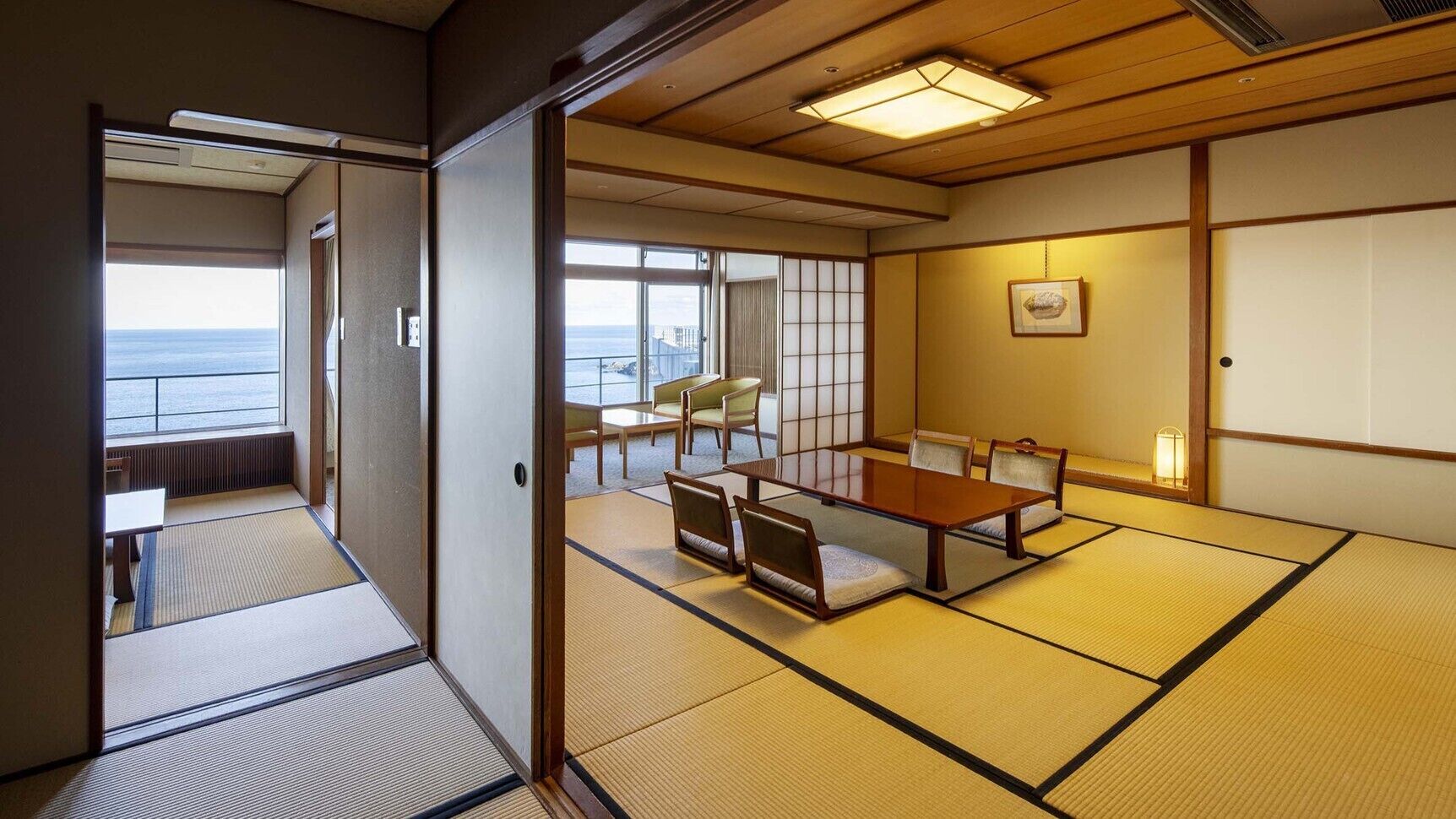 Traditional Room, Smoking | Peti besi dalam bilik 