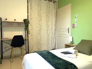 2 bedrooms, desk, free WiFi, bed sheets