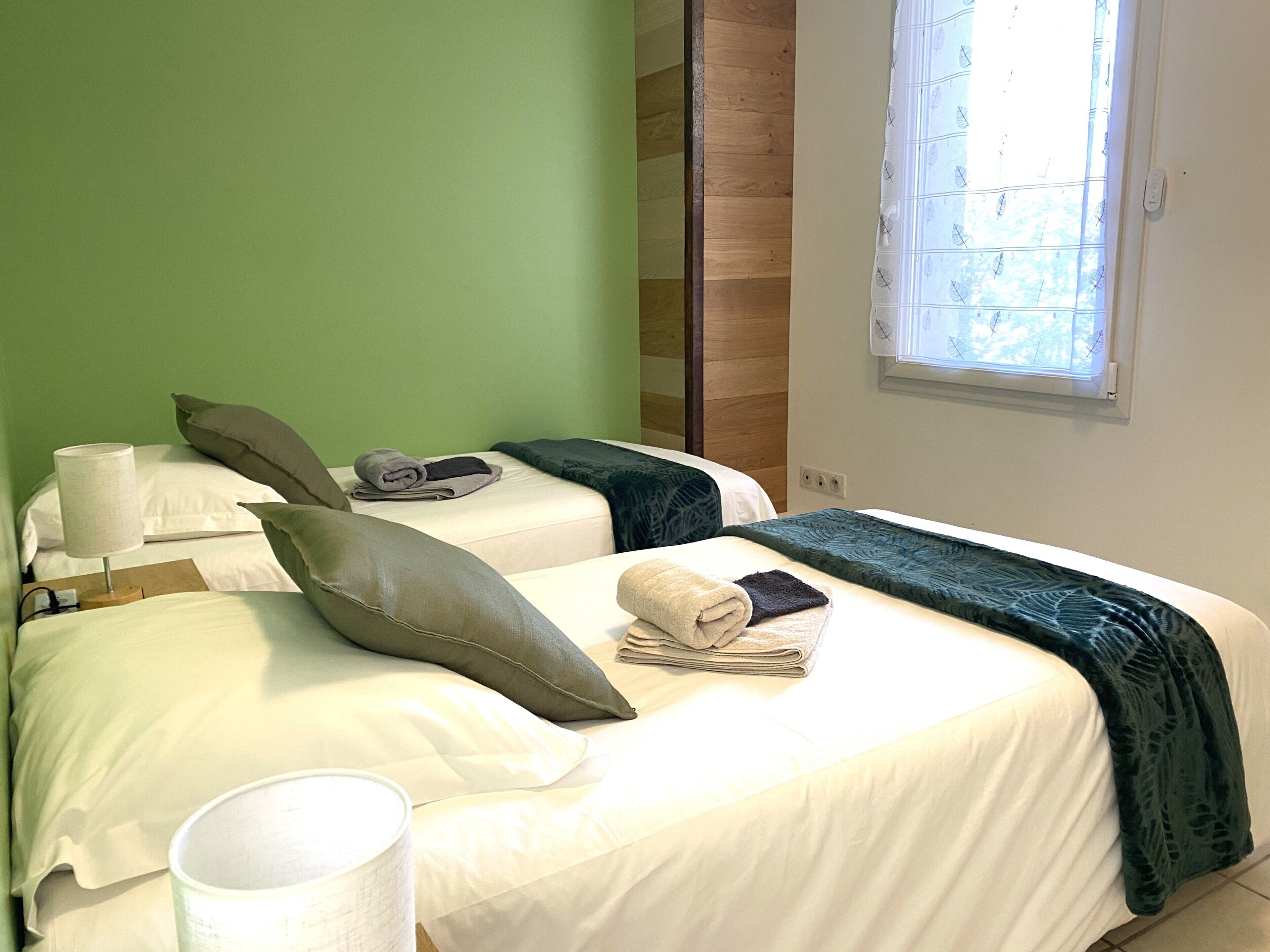 2 chambres, bureau, Wi-Fi gratuit, draps fournis