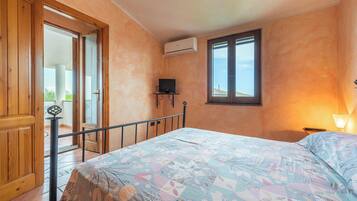 2 Schlafzimmer, BĂŒgeleisen/BĂŒgelbrett, BettwĂ€sche