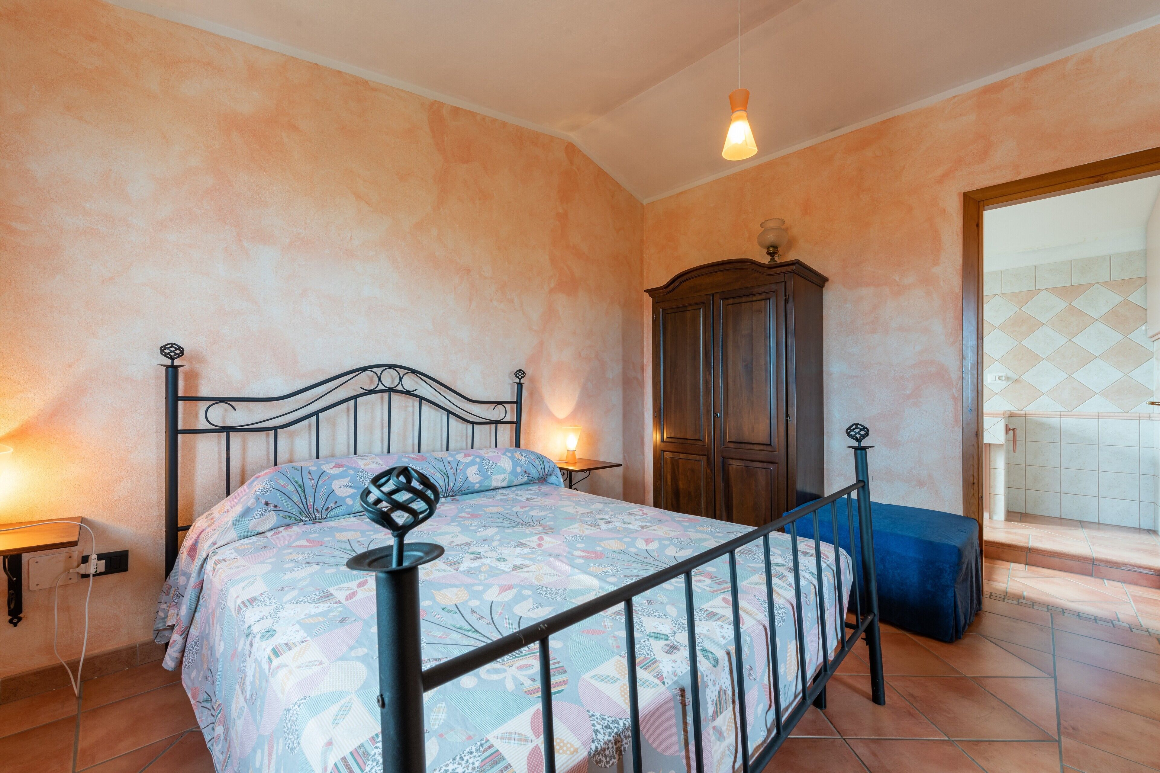 2 bedrooms, iron/ironing board, bed sheets