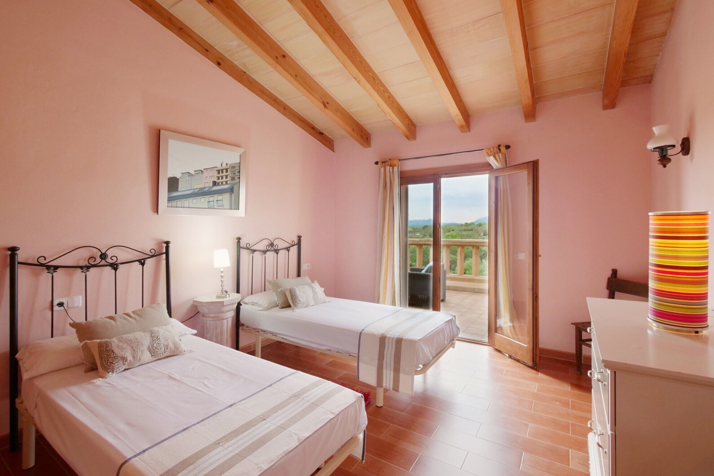 5 makuuhuonetta, silitysrauta/-lauta, ilmainen Wi-Fi, vuodevaatteet