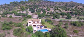 Chalet "Cas Cans" with Mountain View, Pool, Wi-Fi, A/C, Balcony, Terrace & Garden