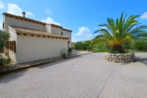 Property grounds - Chalet "Cas Cans" with Mountain View, Pool, Wi-Fi, A/C, Balcony, Terrace & Garden (Arta)