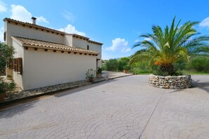 Property grounds - Chalet "Cas Cans" with Mountain View, Pool, Wi-Fi, A/C, Balcony, Terrace & Garden (Arta)